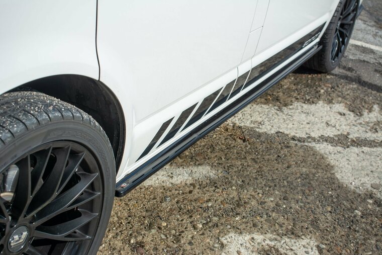 SIdeskirt aanzets glanzend zwart passend voor VW Transporter T5, T6 en T6.1 Maxton Design