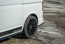 Splitters achterbumper glanzend zwart passend voor VW Transporter T6 en T6.1 Maxton Design